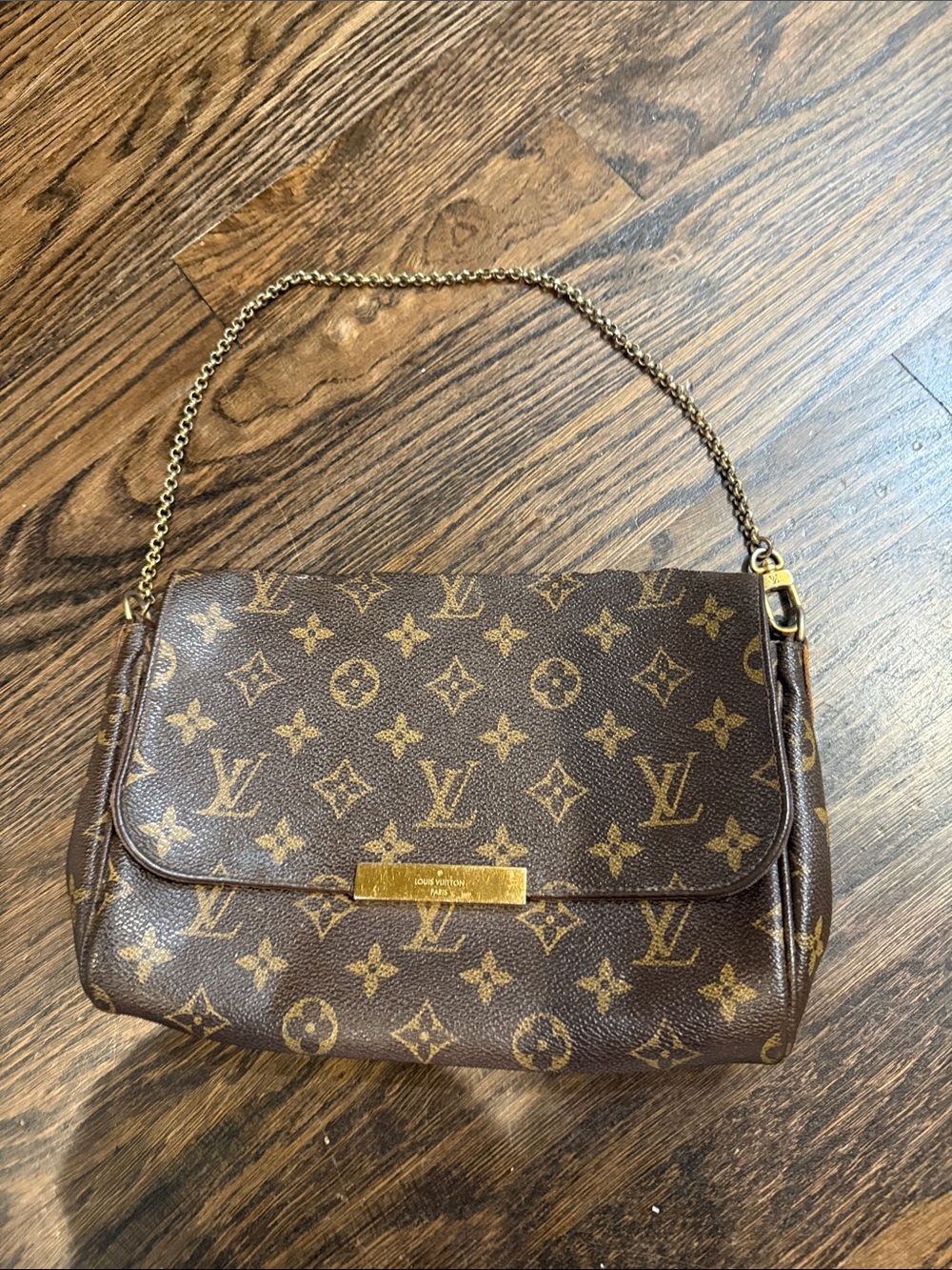 Louis Vuitton Favorite MM in Monogram Canvas, style M40718